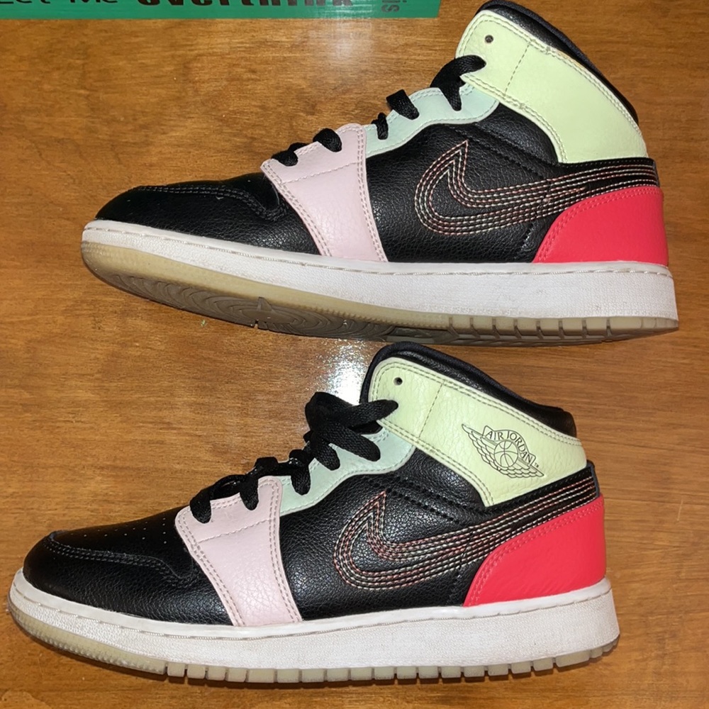 Youth Air Jordan Mid Glow In The Dark youth 5.5
